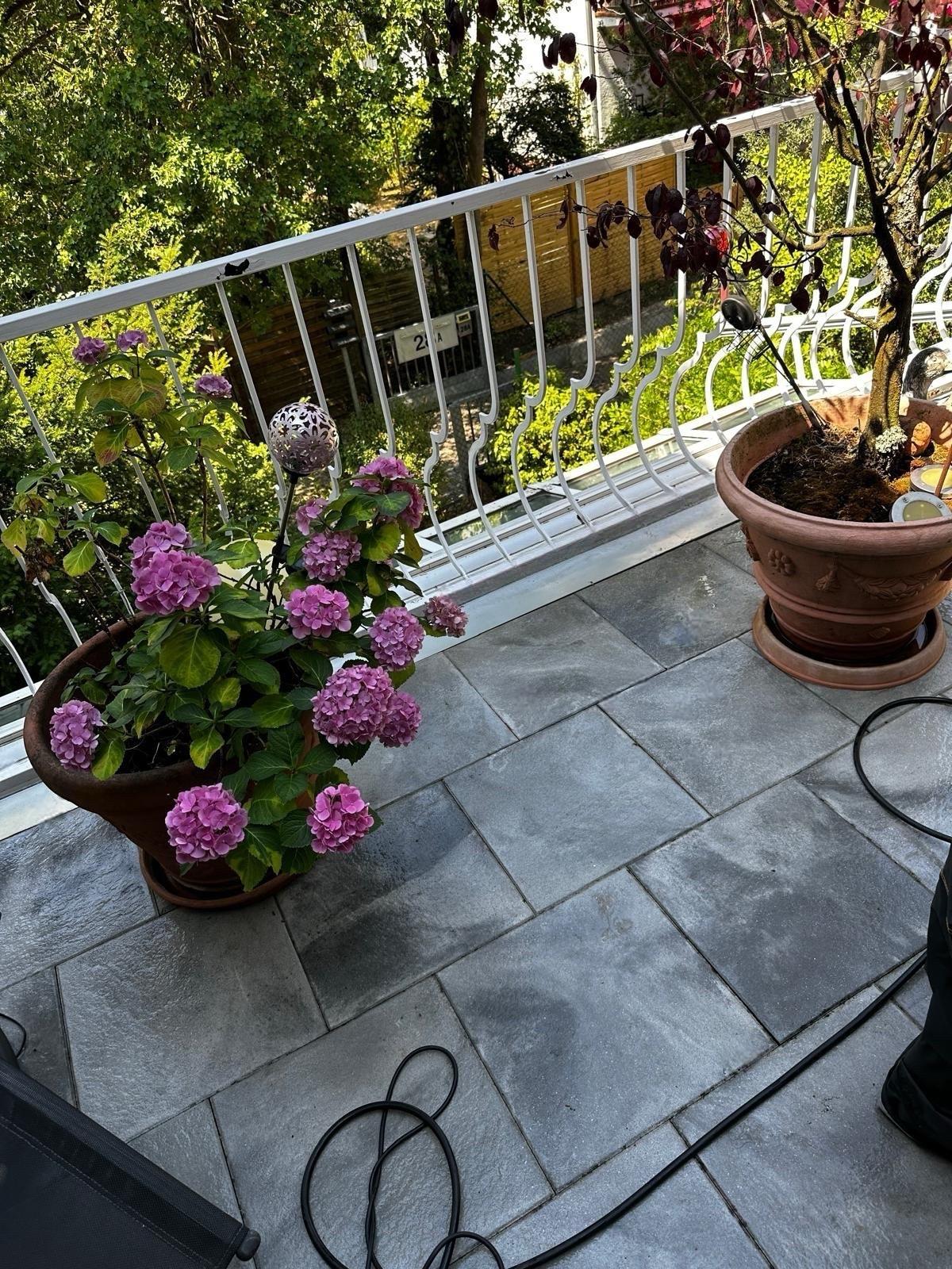 Balkon während der Hochdruckreinigung